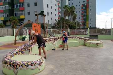 Jinámar coge la pala y la escoba/TA.